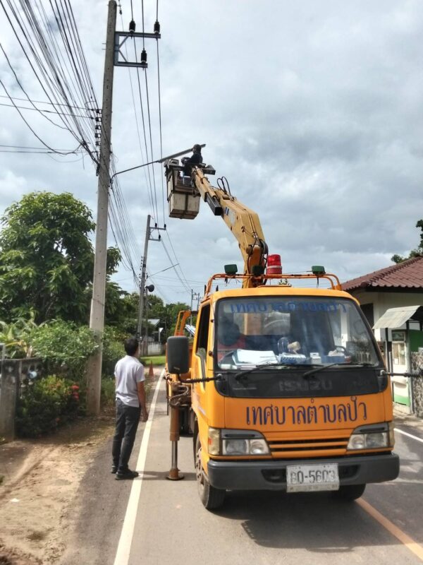 ซ่อมแซมไฟกิ่ง ในพื้นที่บ้านปรางค์ และบ้านป่าหัด