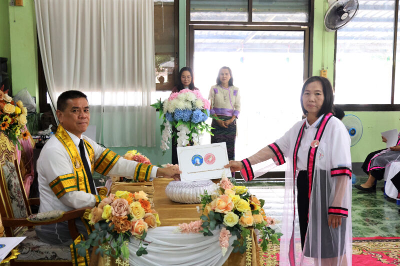 กิจกรรมมอบประกาศนียบัตรให้แก่ผู้สูงอายุที่จบการศึกษา และพิธีปิดโครงการพัฒนา และเพิ่มศักยภาพผู้สูงอายุ เทศบาลตำบลปัว